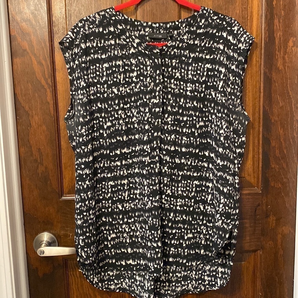 Apt. 9 Sleeveless Blouse Size L